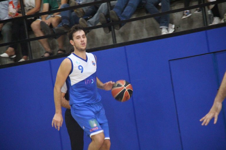 El primer equip del CB Martorell ensopega a Arenys i perd per tercera setmana consecutiva