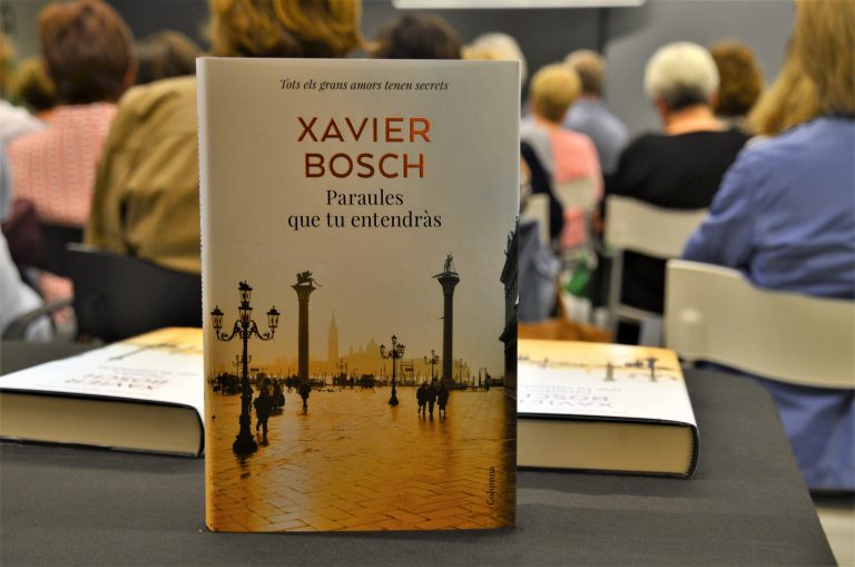 ‘Paraules que tu entendràs’, la mirada de Xavier Bosch sobre la vida íntima i les relacions de parella