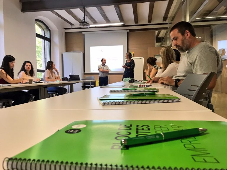 Empresaris i emprenedors adquireixen coneixements per gestionar la comptabilitat a l’empresa