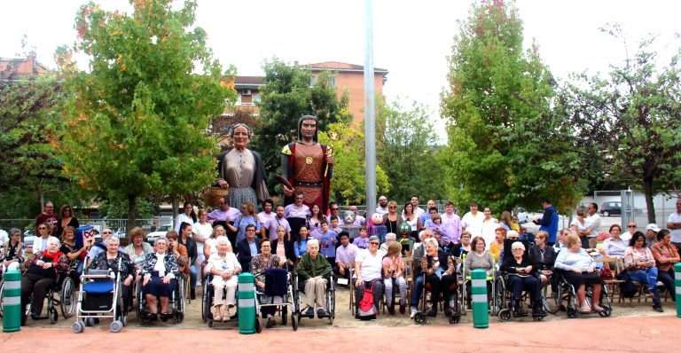Usuaris, familiars i personal segellen amb una gran festa la Setmana de la Residència Sant Joan de Déu