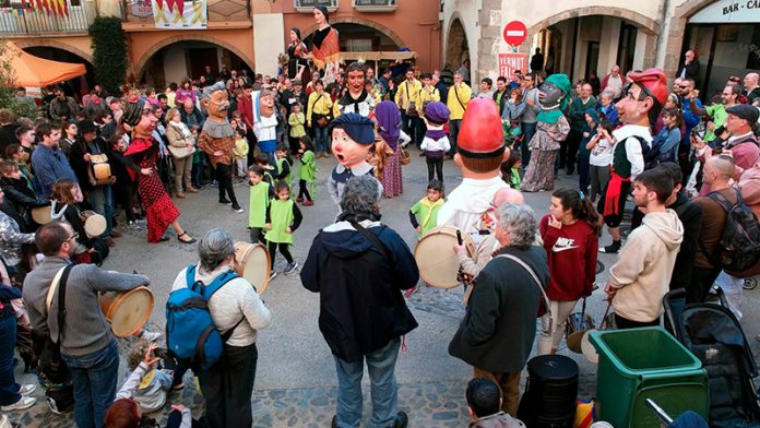 Capgrossos i Flabiolaires dels 4 Dracs, a la 35a Festa del Flabiol d'Arbúcies (Foto: Joan Carles Ambrojo)