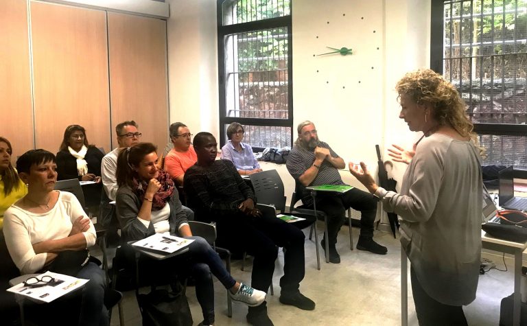 Persones a l’atur busquen noves sortides laborals amb un taller de creació d’idees