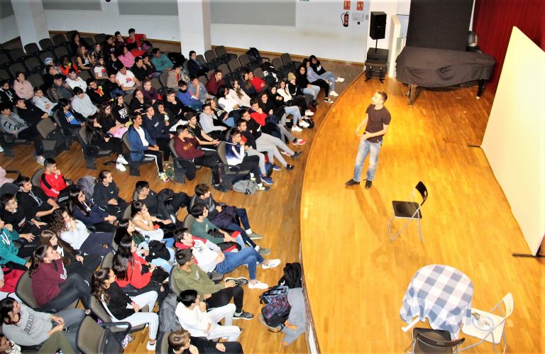 ‘Ja n’hi ha prou’ de Teatracció ajuda els alumnes martorellencs a prevenir les violències