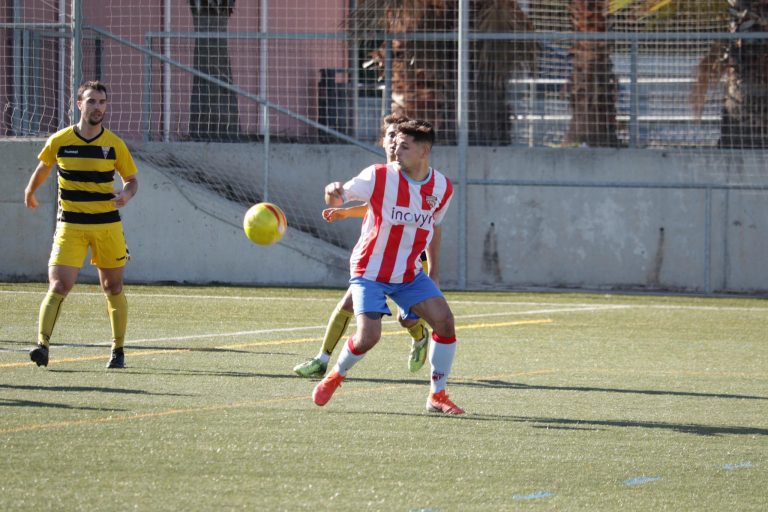 El CF Martorell tomba el tercer i manté Torrent de Llops com un dels fortins de la lliga