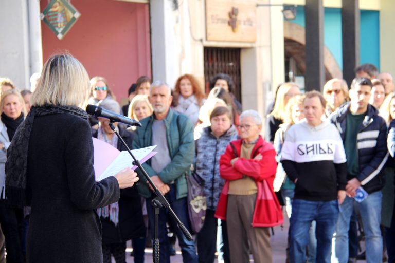 Ferm rebuig a totes les violències contra les dones en la lectura del manifest del 25N