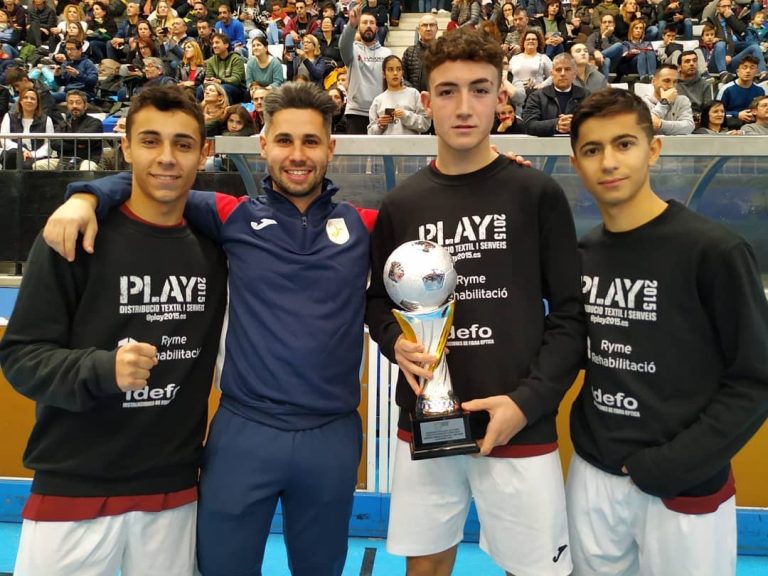 Quatre jugadors martorellencs guanyen l’or en els Campionats Comarcals de futbol sala base