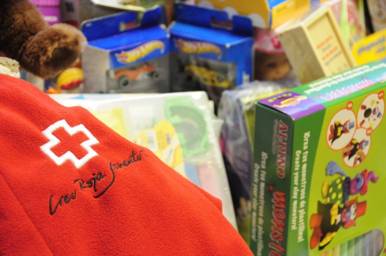 Creu Roja Baix Llobregat Nord reparteix 1.120 joguines entre els infants més desafavorits
