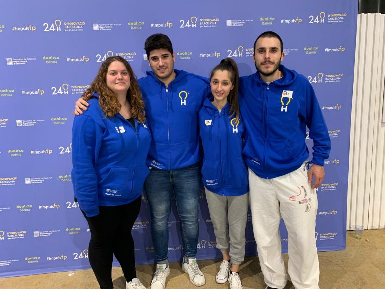 Alumnes de l’Institut Joan Oró guanyen el segon premi de les 24 Hores d’Innovació Barcelona