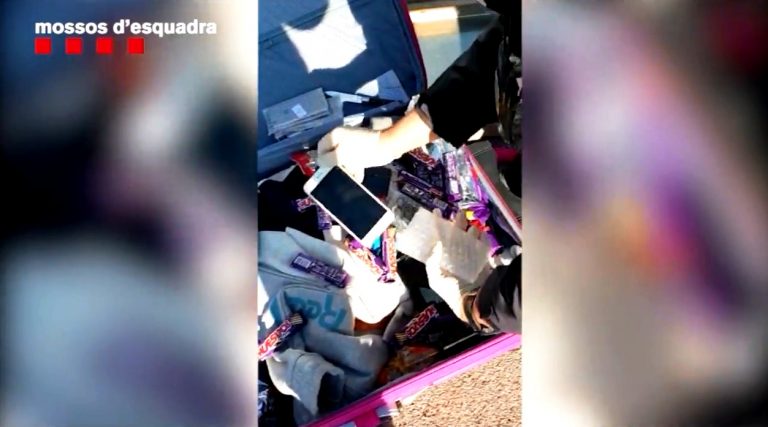 Mossos recupera 44 mòbils amagats en embolcalls de xocolatines a Martorell
