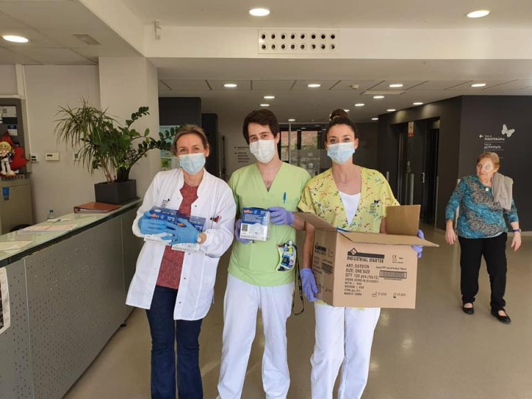 L’Ajuntament distribueix les donacions de material sanitari per a hospitals i residències