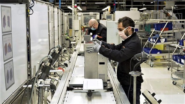 Llum verda a la producció dels respiradors a la planta de SEAT a Martorell