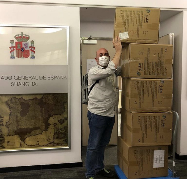 El martorellenc Óscar Osuna lliurarà a l’Ajuntament 10.000 mascaretes des de Shanghai