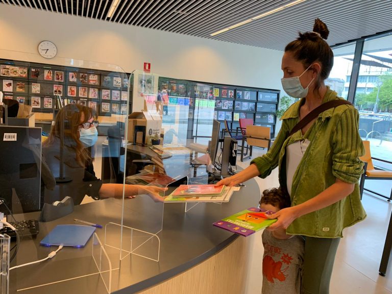 La Biblioteca Martorell compleix un mes de reobertura del servei de préstec