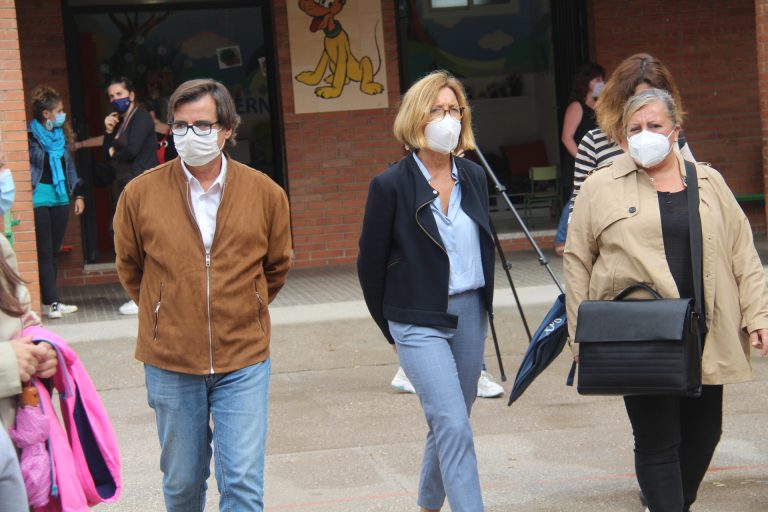 L’alcalde visita les escoles per conèixer sobre el terreny el funcionament dels protocols COVID