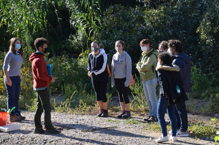 Una vintena de persones descobreix el riu Anoia a través del Projecte Rius