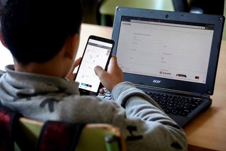 L’Ajuntament té a punt material informàtic per als alumnes que el necessitin en cas de confinament