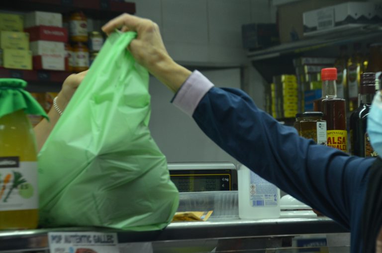 El PROCICAT limita l’horari d’obertura de les botigues de 24 hores i suspèn activitats a centres cívics