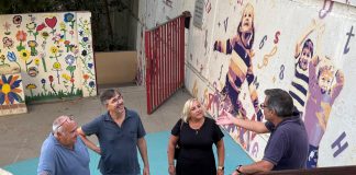 L’alcalde i la regidora d’Ensenyament visiten les obres de millora a les escoles, amb la instal·lació de ventiladors a totes les aules