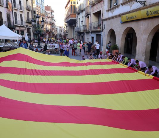 Ofrenes, senyera gegant i ruta motoritzada en una Diada que recupera el sopar a El Pla
