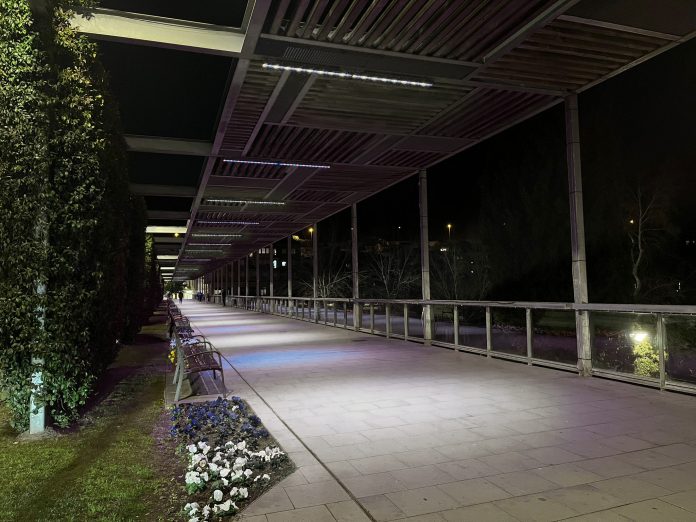 pont d'anoia blanc i blau. Dia Nacions Unides