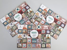 L’Ajuntament reparteix els calendaris de 2026 casa per casa, dedicats al 150è aniversari de L’Enrajolada