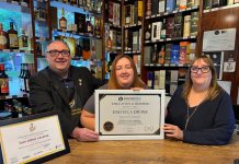 Enoteca Divins rep un premi internacional a l’excel·lència en formació i assessorament vitivinícola