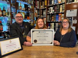 Enoteca Divins rep un premi internacional a l’excel·lència en formació vitivinícola