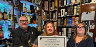 Enoteca Divins rep un premi internacional a l’excel·lència en formació vitivinícola
