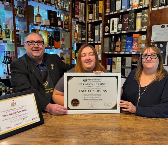 Enoteca Divins rep un premi internacional a l’excel·lència en formació vitivinícola