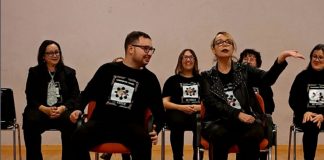 La companyia La Colla porta a escena una nova versió d”Hasta los tacones’, dissabte a El Progrés