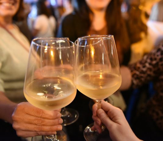 El Roser destapa l’ampolla amb un primer cap de setmana de gegantons, música, vi i cervesa
